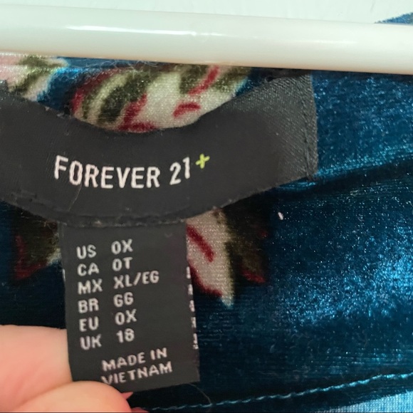 Incredible velvet mini dress 🔥 - Picture 4 of 4